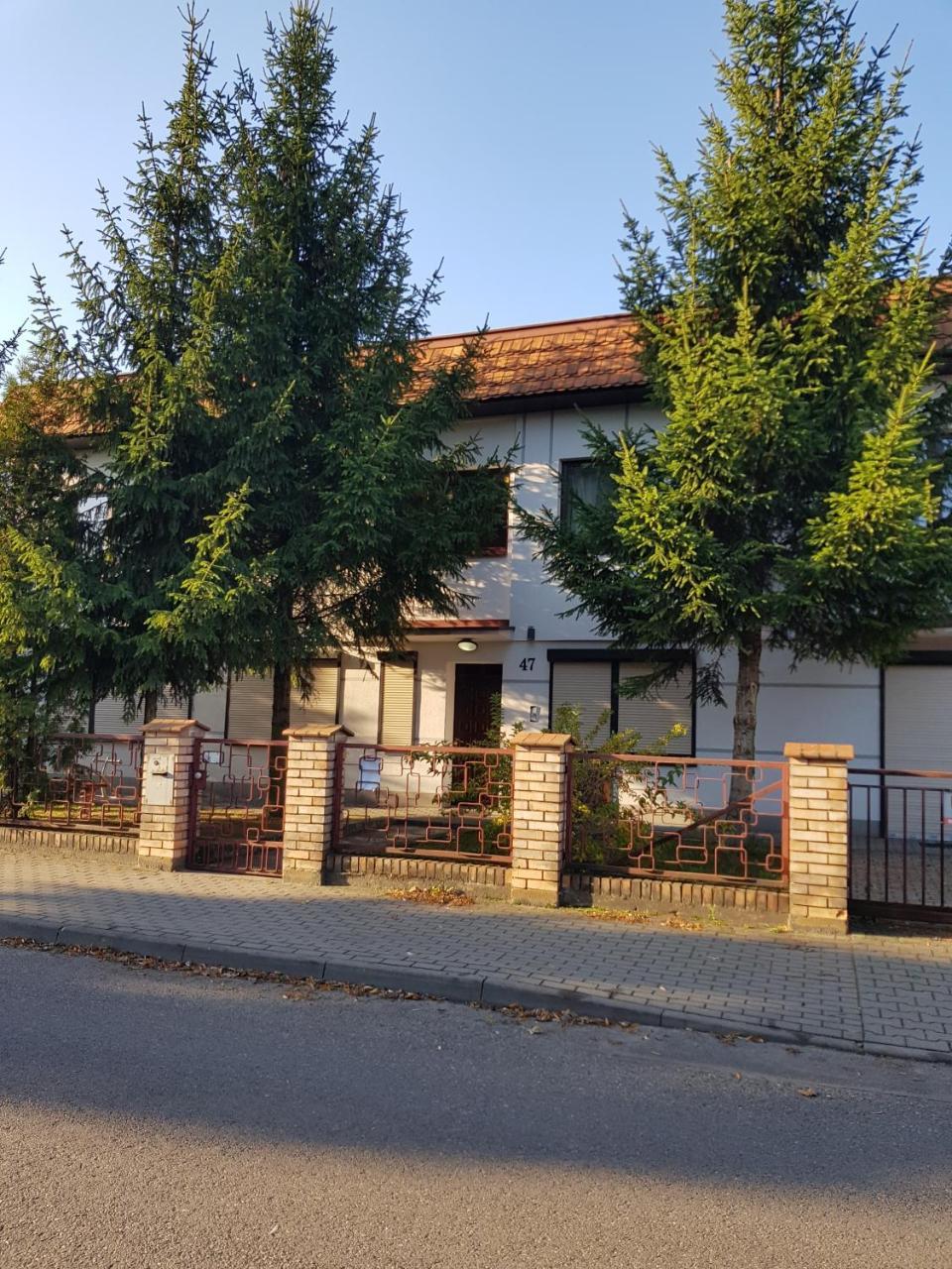 Pokoje Pod Swierkiem Swarzędz Eksteriør bilde